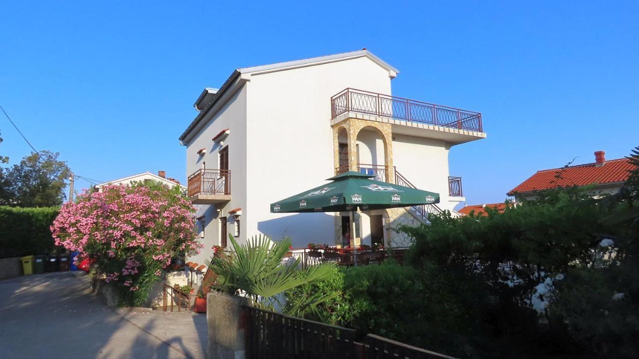 Apartments Kamelija Malinska Buitenkant foto