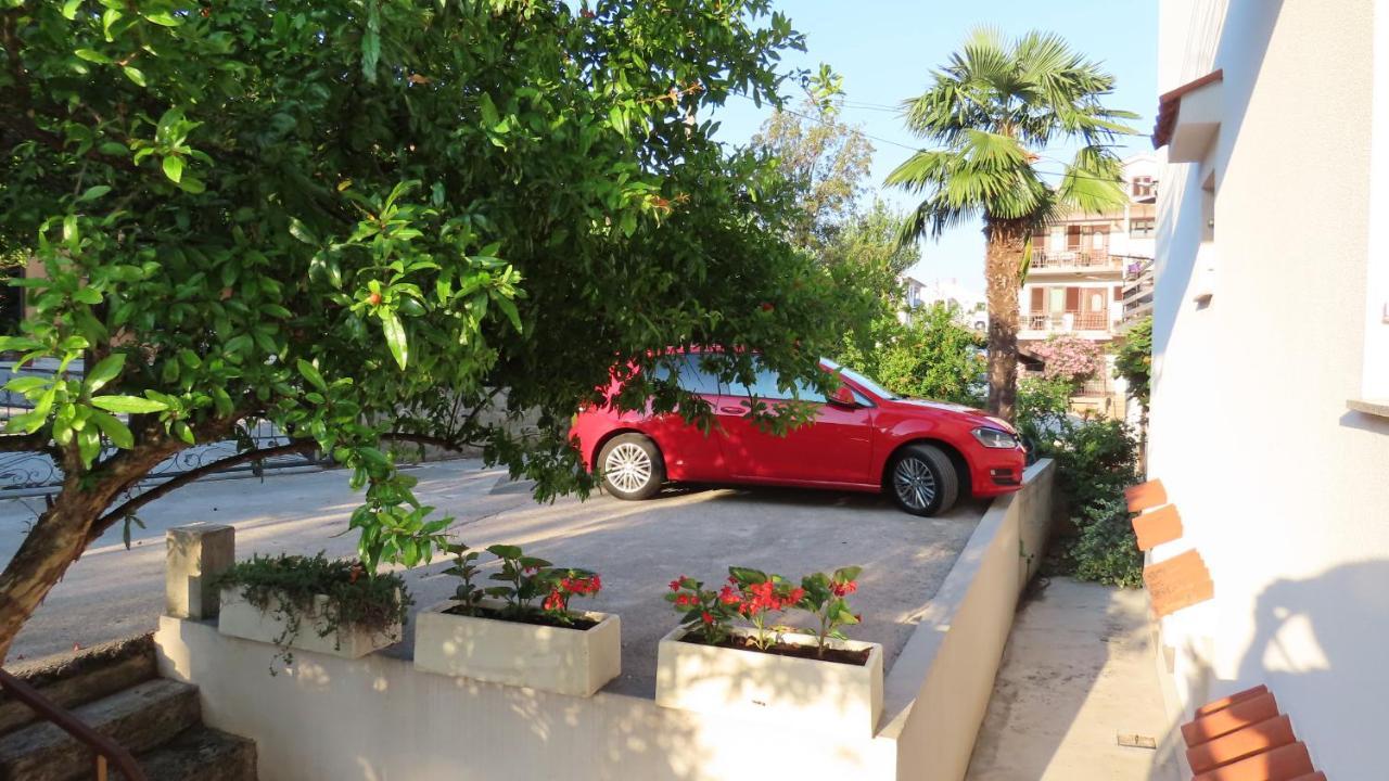 Apartments Kamelija Malinska Buitenkant foto