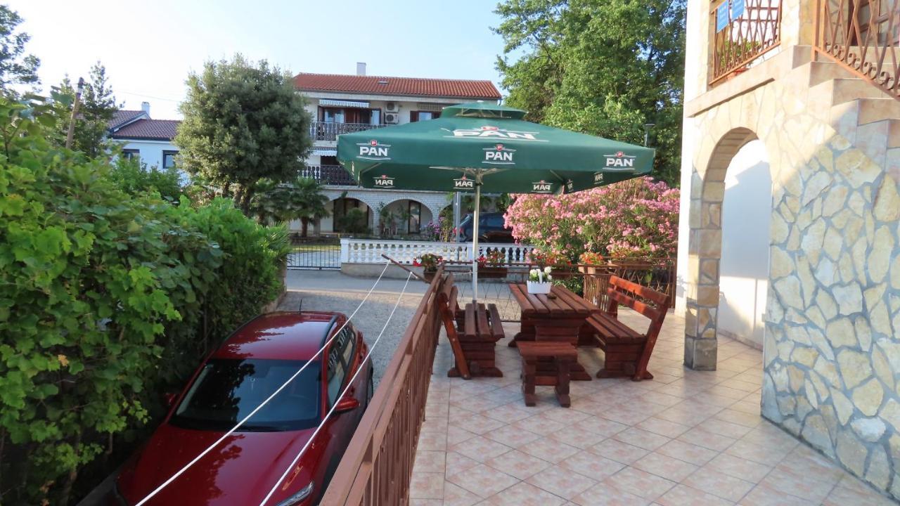Apartments Kamelija Malinska Buitenkant foto
