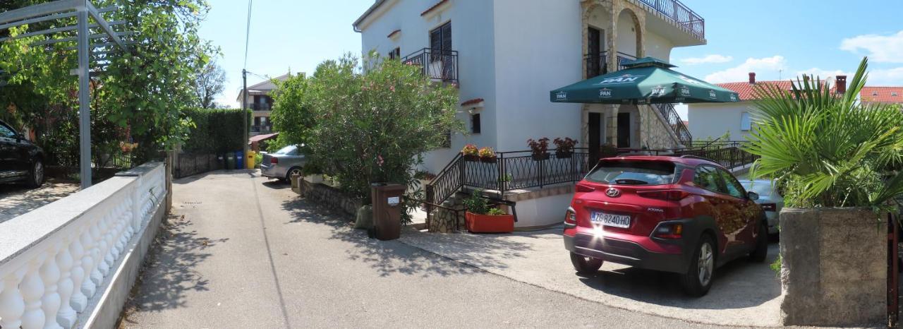 Apartments Kamelija Malinska Buitenkant foto