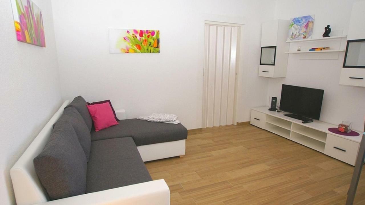 Apartments Kamelija Malinska Buitenkant foto
