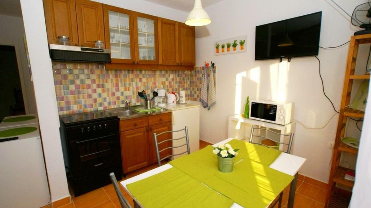 Apartments Kamelija Malinska Buitenkant foto