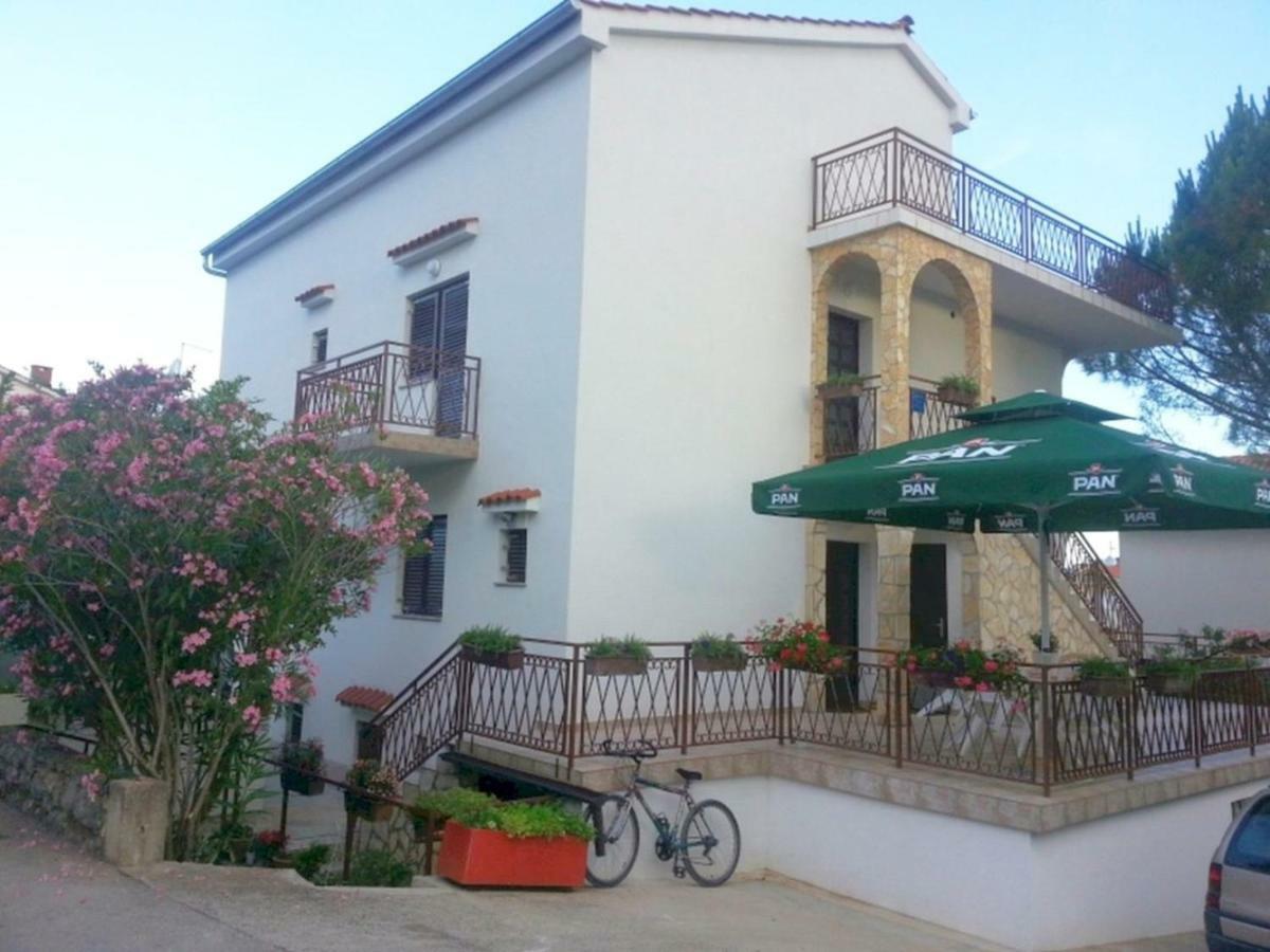 Apartments Kamelija Malinska Buitenkant foto