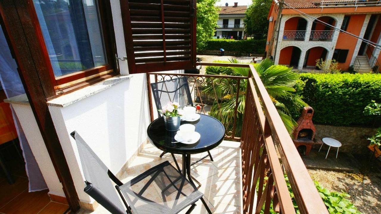 Apartments Kamelija Malinska Buitenkant foto